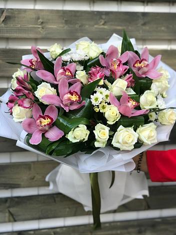 Букет цветов из: Розы и Хризантемы в Чистополе