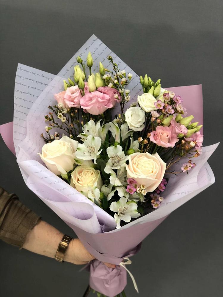 Букет цветов из: Альстромерии, Розы и Лизиантусы в Чистополе