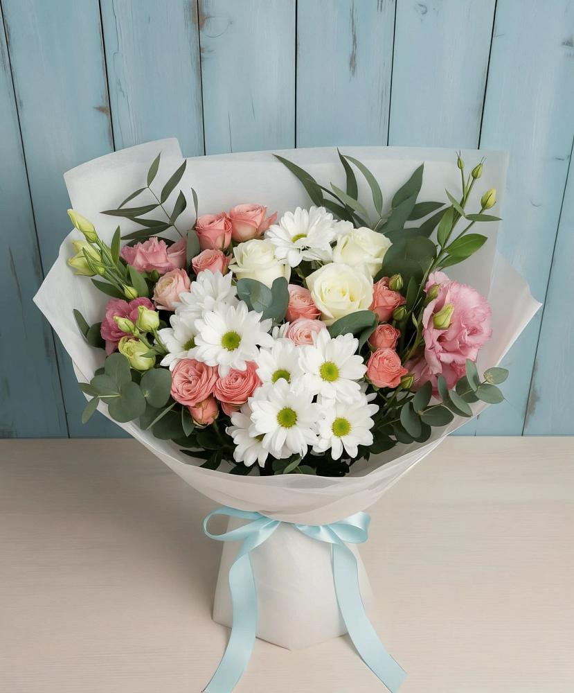 Букет цветов из: Розы, Лизиантусы и Хризантемы в Чистополе
