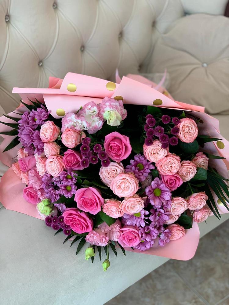 Букет цветов из: Хризантемы, Розы и Лизиантусы в Чистополе