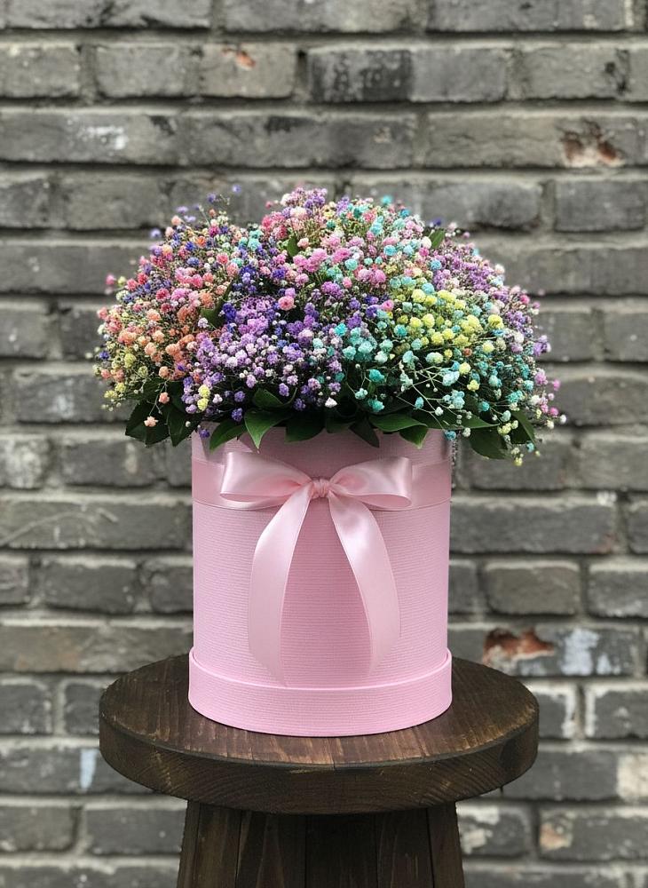 Цветочная композиция из Гипсофила и Розы в шляпной коробке в Чистополе