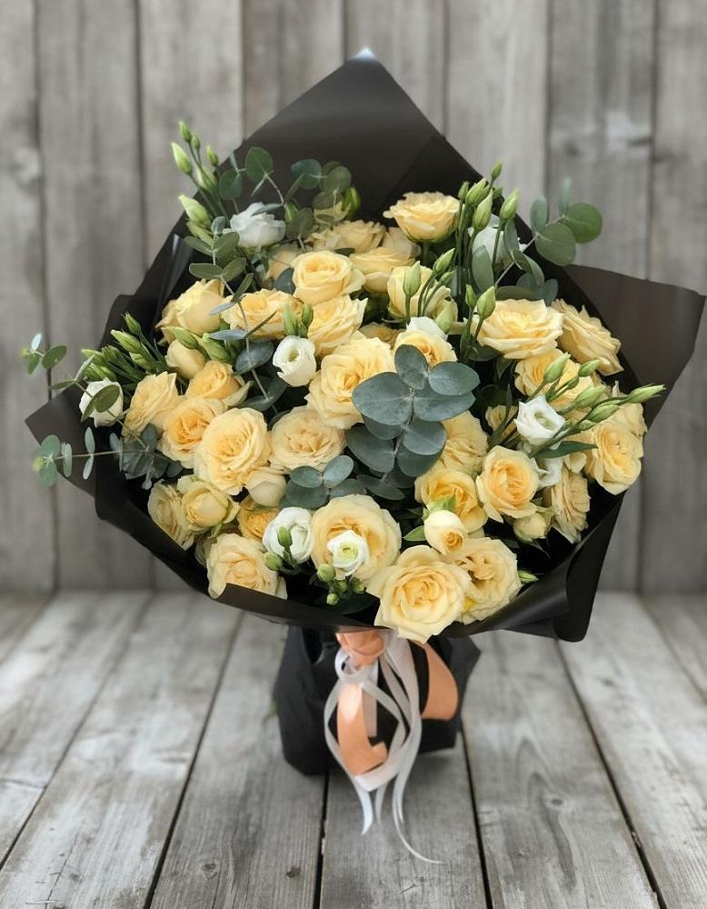 Букет цветов из: Розы и Лизиантусы в Чистополе