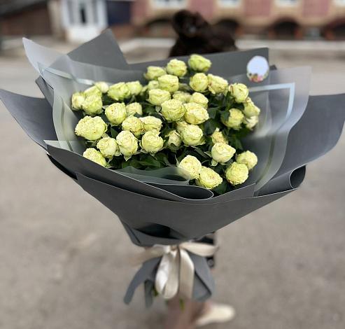 Букет Белые кустовые розы Солинеро в Чистополе
