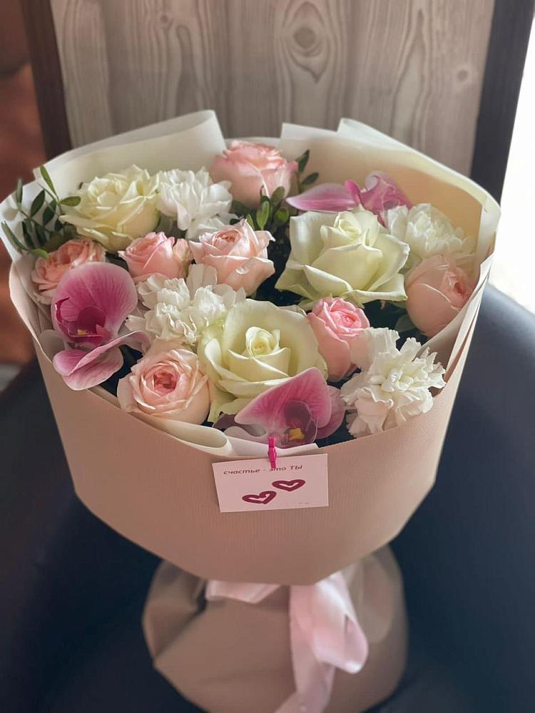 Букет цветов из: Орхидеи, Розы и Гвоздики в Чистополе