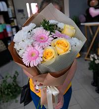 Букет цветов из:  Герберы, Розы и Хризантемы в Чистополе