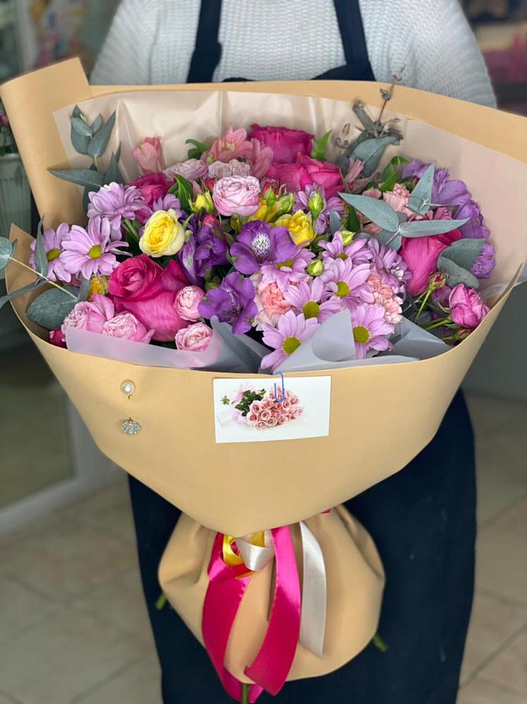 Букет цветов из: Хризантемы, Гвоздики и Альстромерии в Чистополе