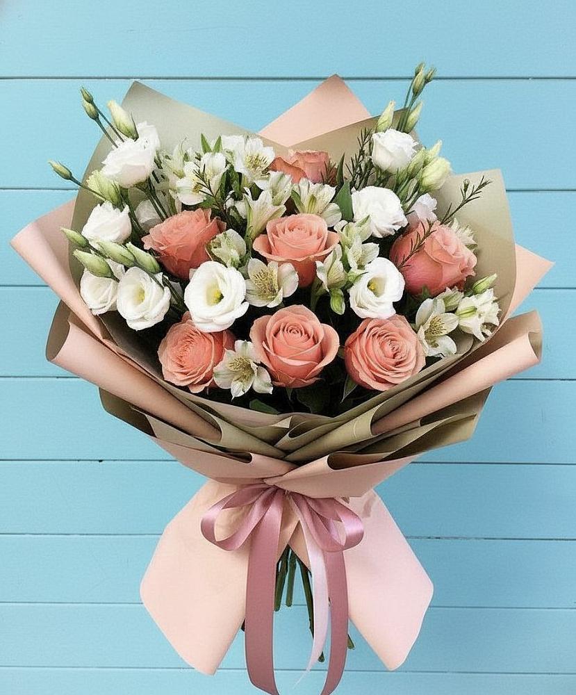 Букет цветов из: Розы, Альстромерии и Лизиантусы в Чистополе