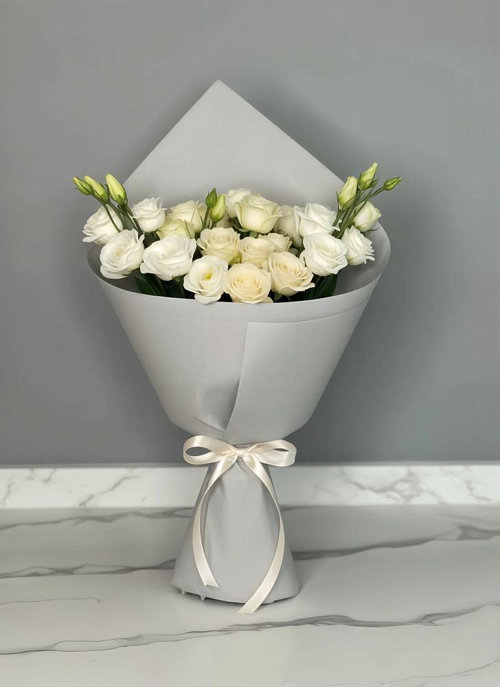 Букет цветов из: Розы и Лизиантусы в Чистополе