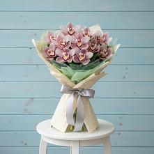 Букет цветов из:  Орхидеи и Розы в Чистополе