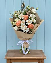 Букет цветов из:  Альстромерии, Лизиантусы, Розы и Хризантемы в Чистополе