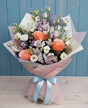 Букет цветов из:  Лизиантусы, Розы, Альстромерии и Гипсофила в Чистополе