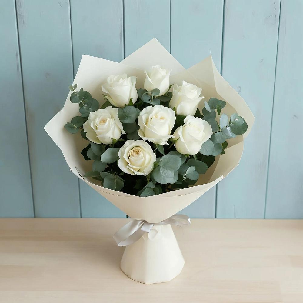Букет Белые розы в Эвкалипте в Чистополе