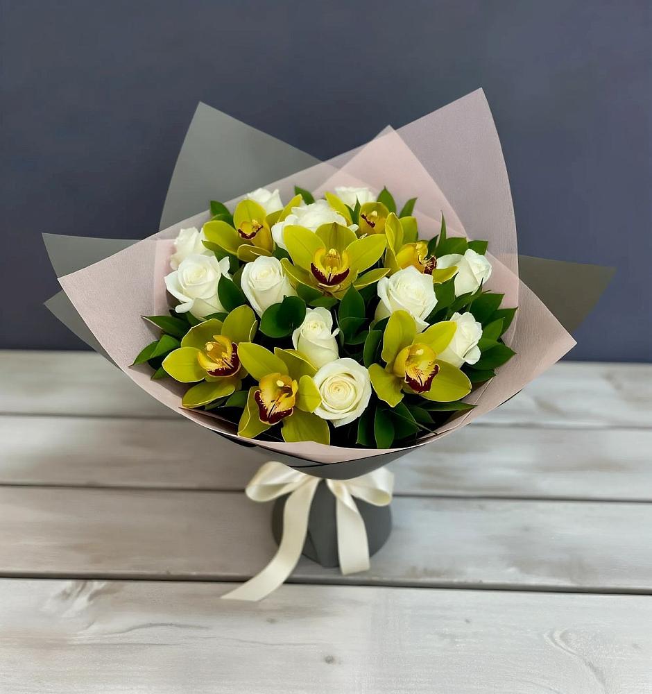 Букет цветов из: Орхидеи и Розы в Чистополе