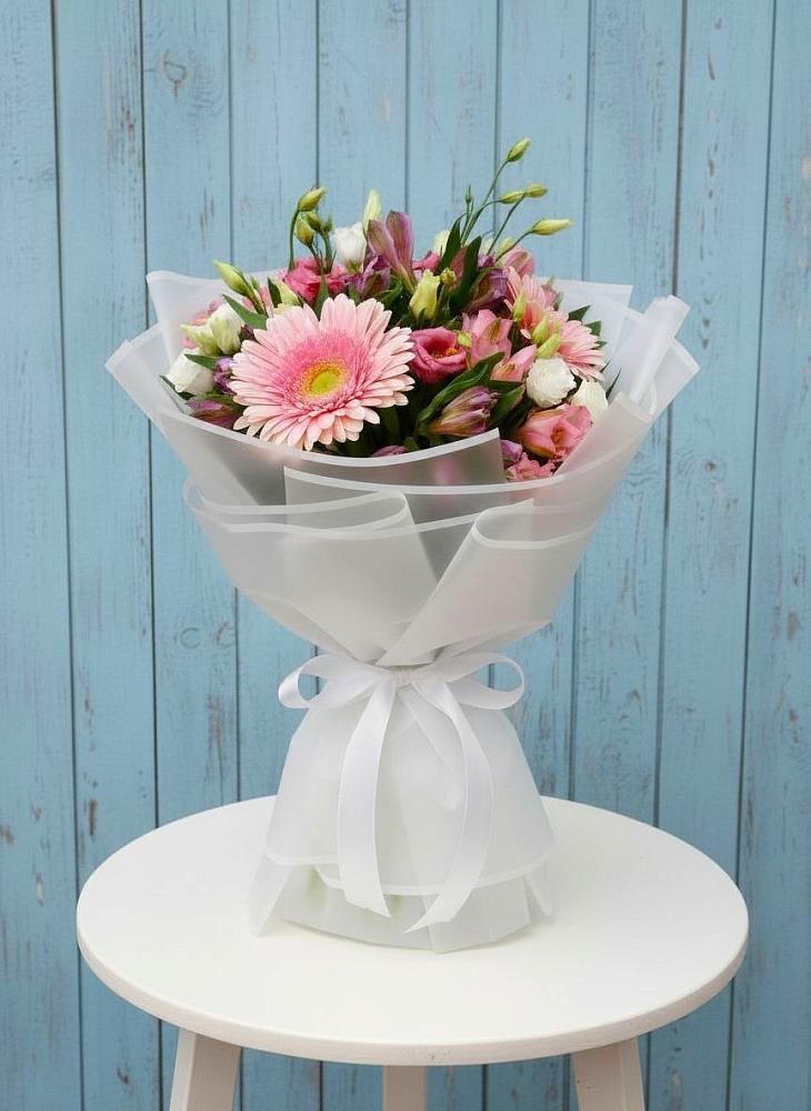 Букет цветов из: Герберы, Альстромерии и Лизиантусы в Чистополе