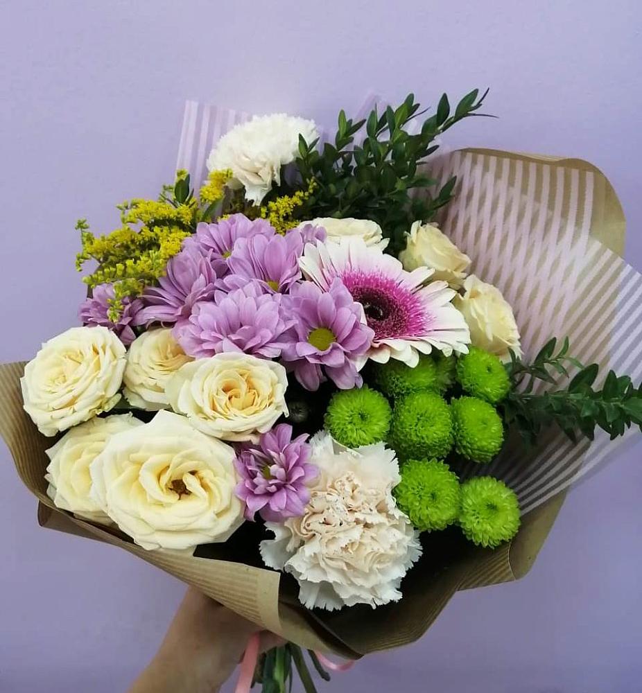 Букет цветов из: Хризантемы, Розы, Гвоздики и Герберы в Чистополе