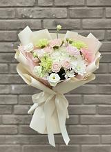 Букет цветов из:  Гвоздики, Розы, Лизиантусы и Хризантемы в Чистополе
