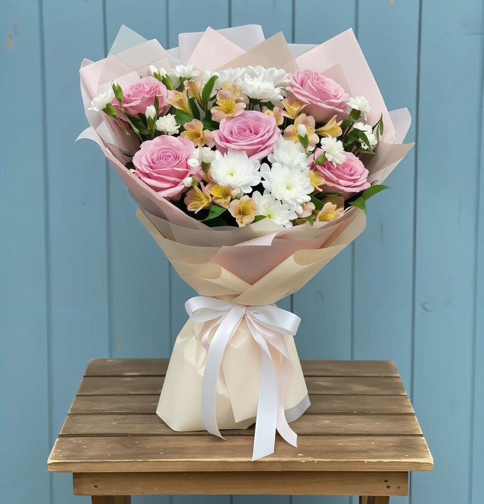 Букет цветов из: Гвоздики, Орхидеи и Розы в Чистополе