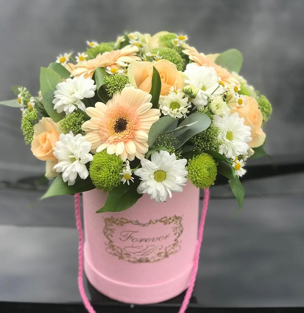 Цветочная композиция из Розы, Герберы и Хризантемы в шляпной коробке в Чистополе