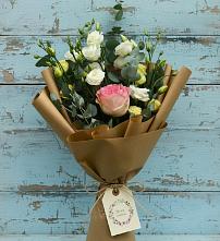 Букет цветов из:  Розы и Лизиантусы в Чистополе