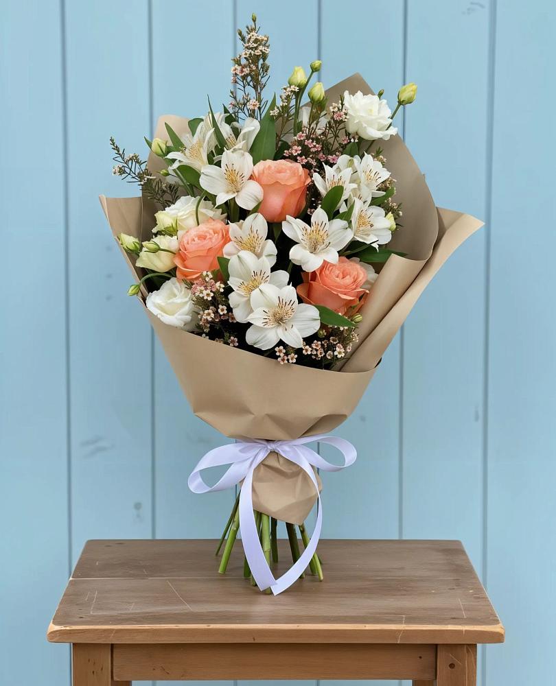 Букет цветов из: Альстромерии, Лизиантусы, Розы и Хризантемы в Чистополе