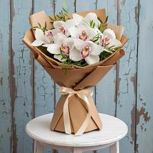 Букет цветов из:  Орхидеи и Розы в Чистополе